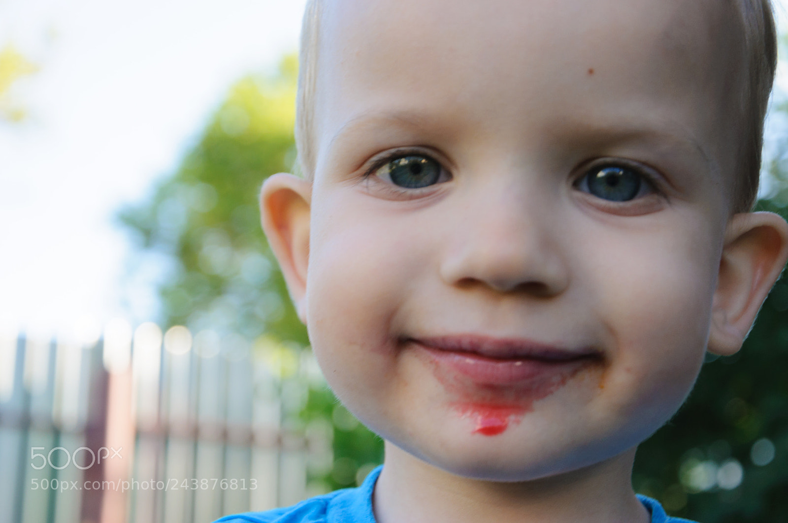 Nikon D90 sample photo. The little boy ate photography