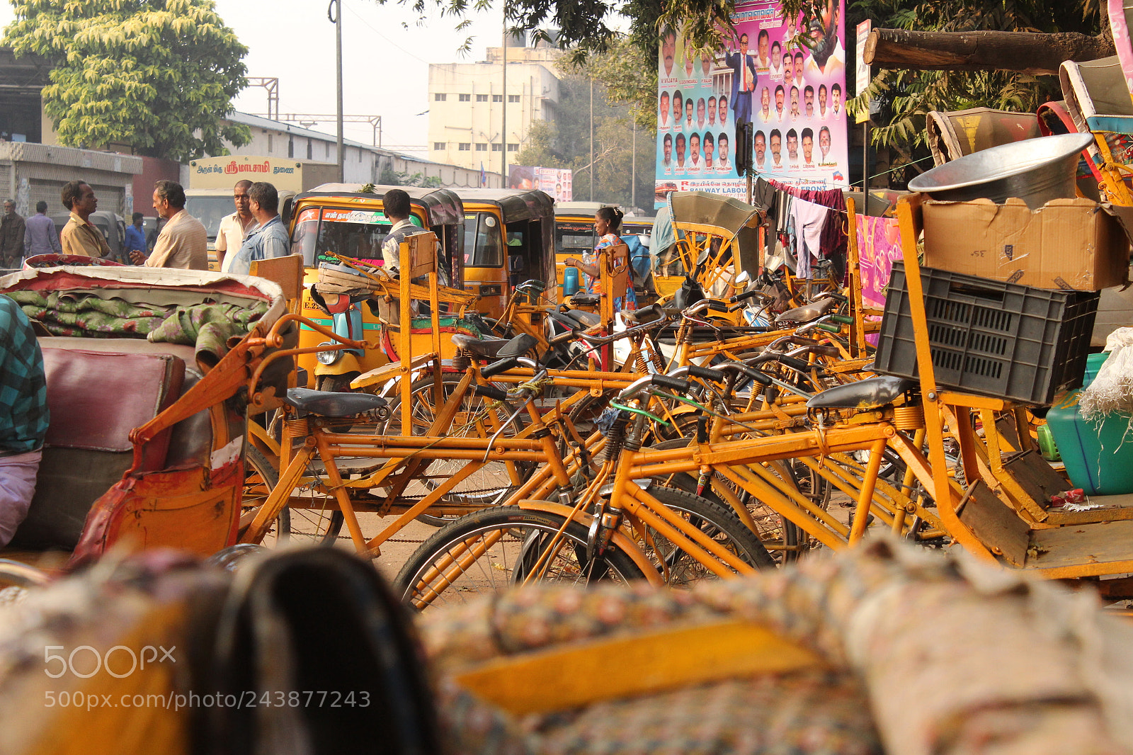 Canon EOS 1300D (EOS Rebel T6 / EOS Kiss X80) sample photo. Clash of rickshaw photography