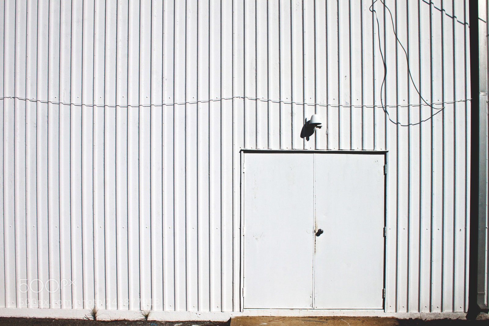Canon EOS 500D (EOS Rebel T1i / EOS Kiss X3) sample photo. White doors photography
