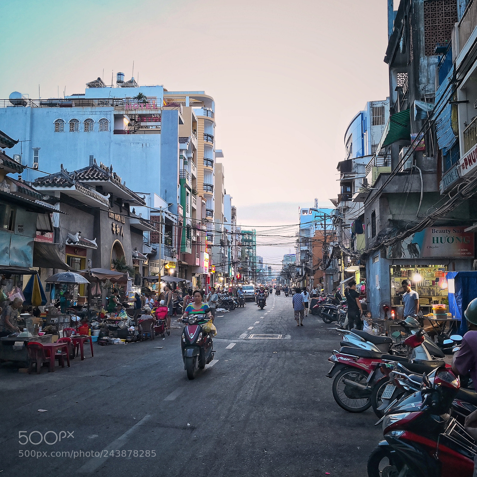 HUAWEI Mate 10 sample photo. Street life photography