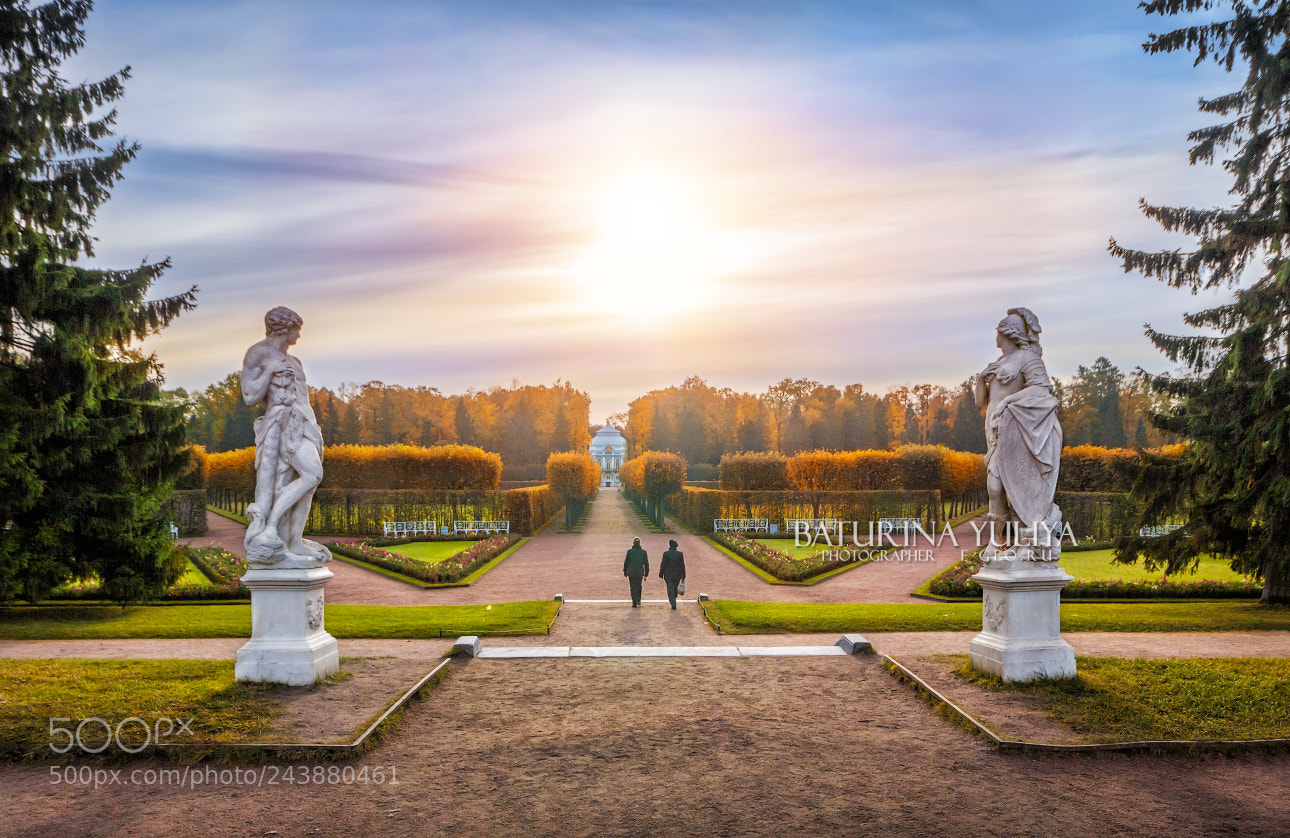 Canon EOS 60D sample photo. Two white statues in photography
