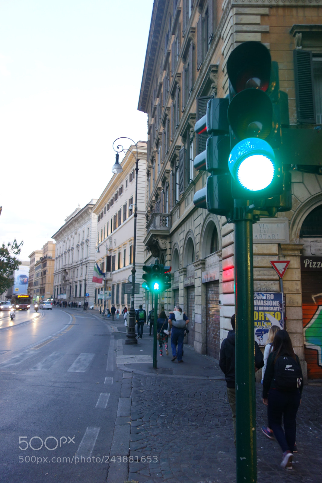 Sony Cyber-shot DSC-RX100 sample photo. Green lights in rome photography