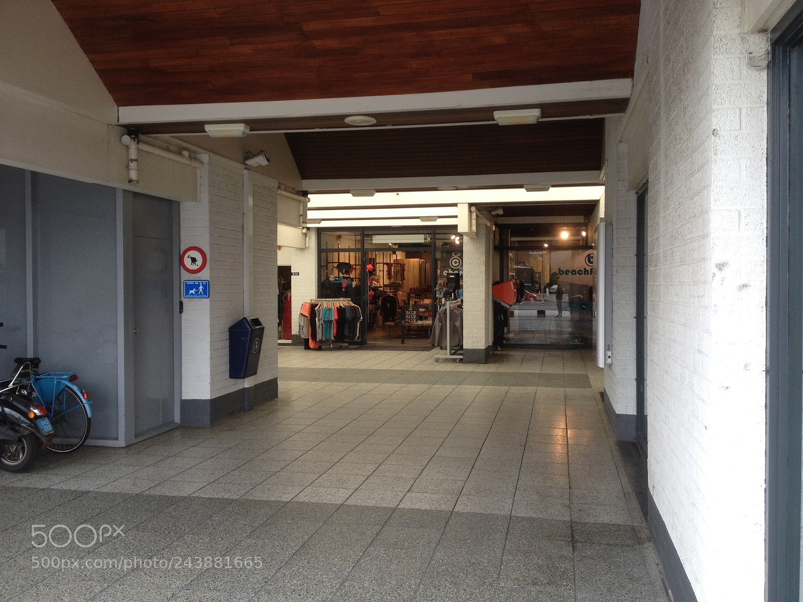 Apple iPhone 4S sample photo. Deltaplein, kijkduin photography