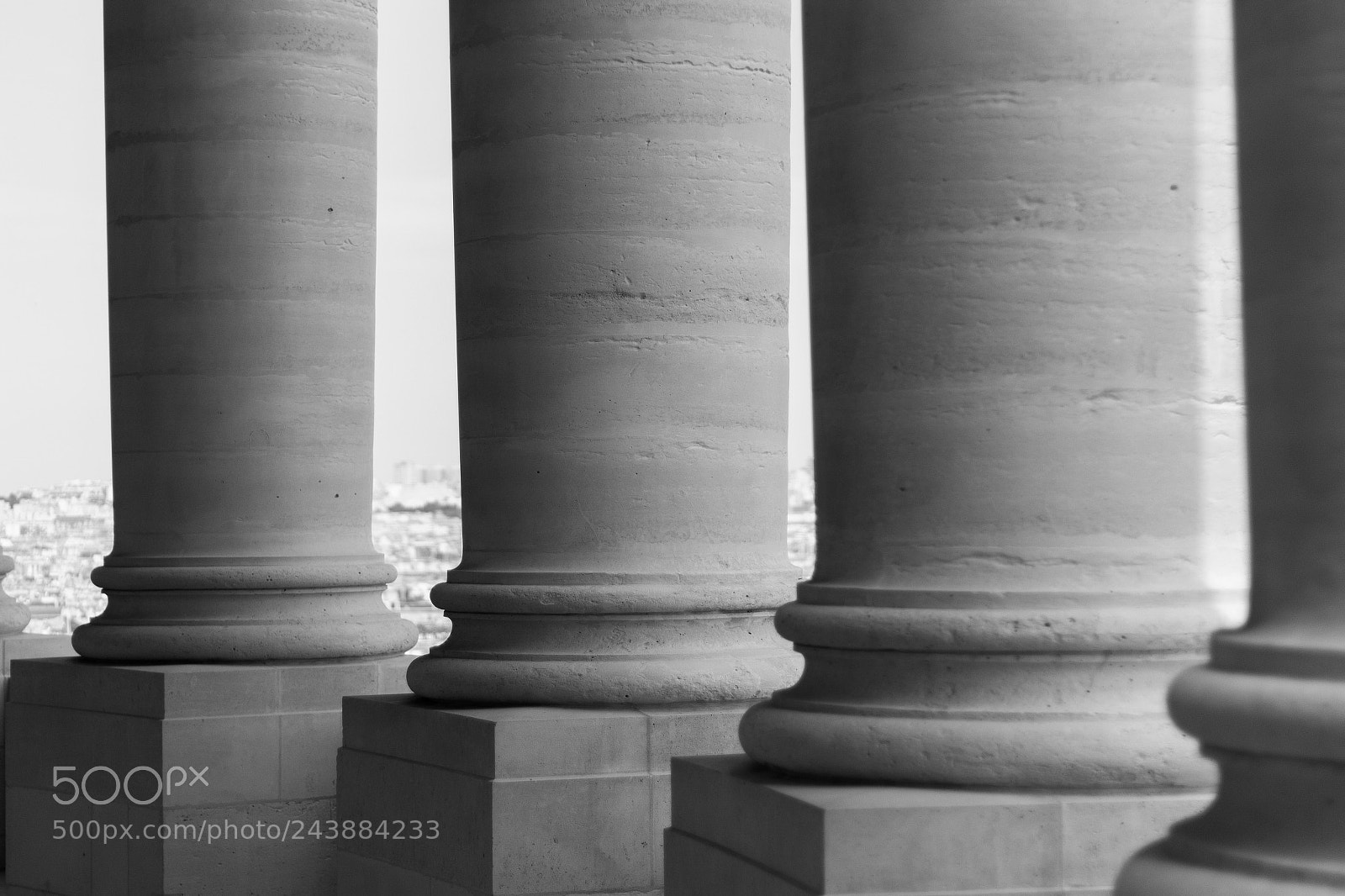 Canon EOS 100D (EOS Rebel SL1 / EOS Kiss X7) sample photo. Colonnes photography