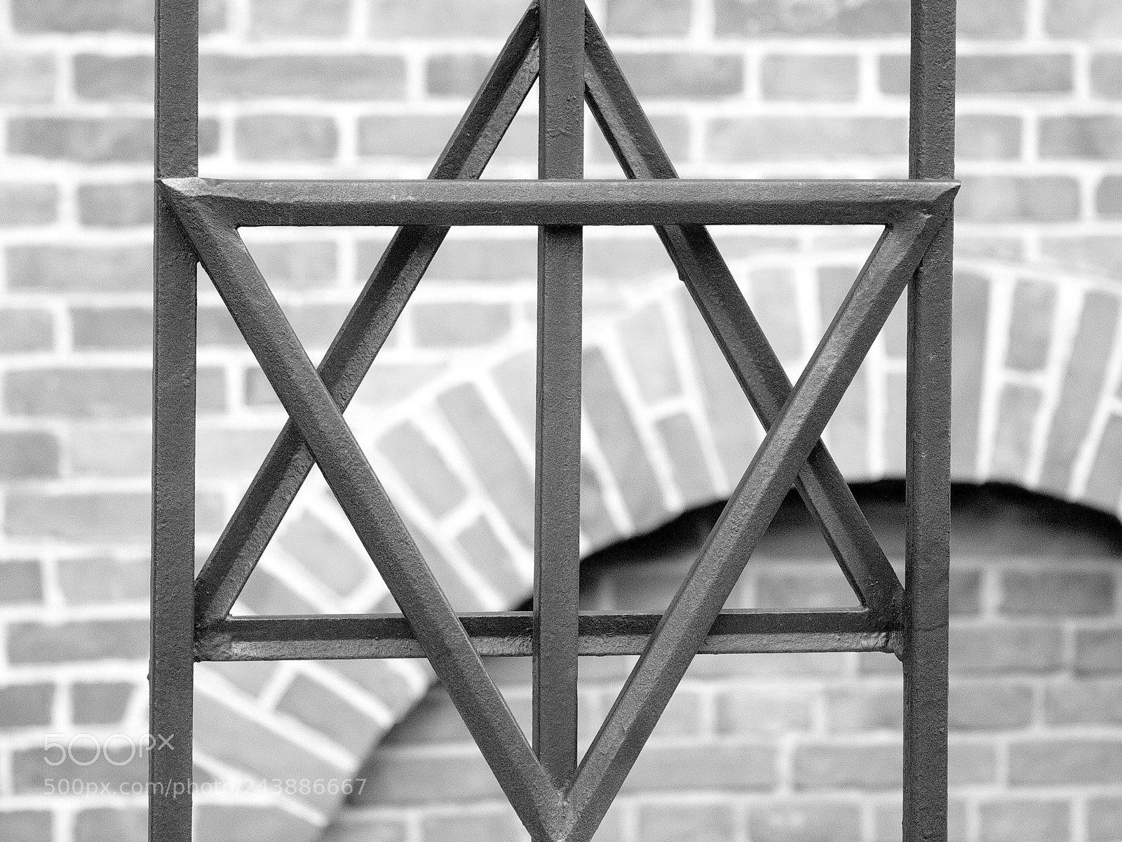Canon EF-S 18-55mm F3.5-5.6 IS sample photo. Symmetry photography