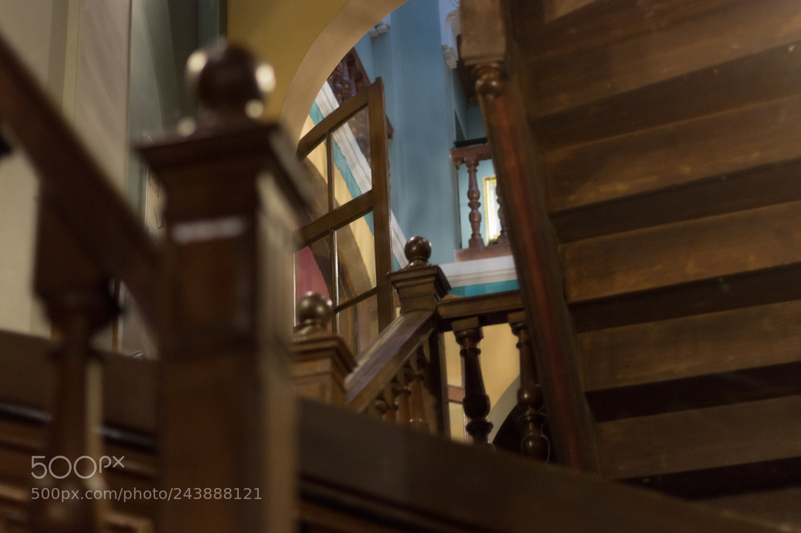 Canon EOS 100D (EOS Rebel SL1 / EOS Kiss X7) sample photo. Staircase photography