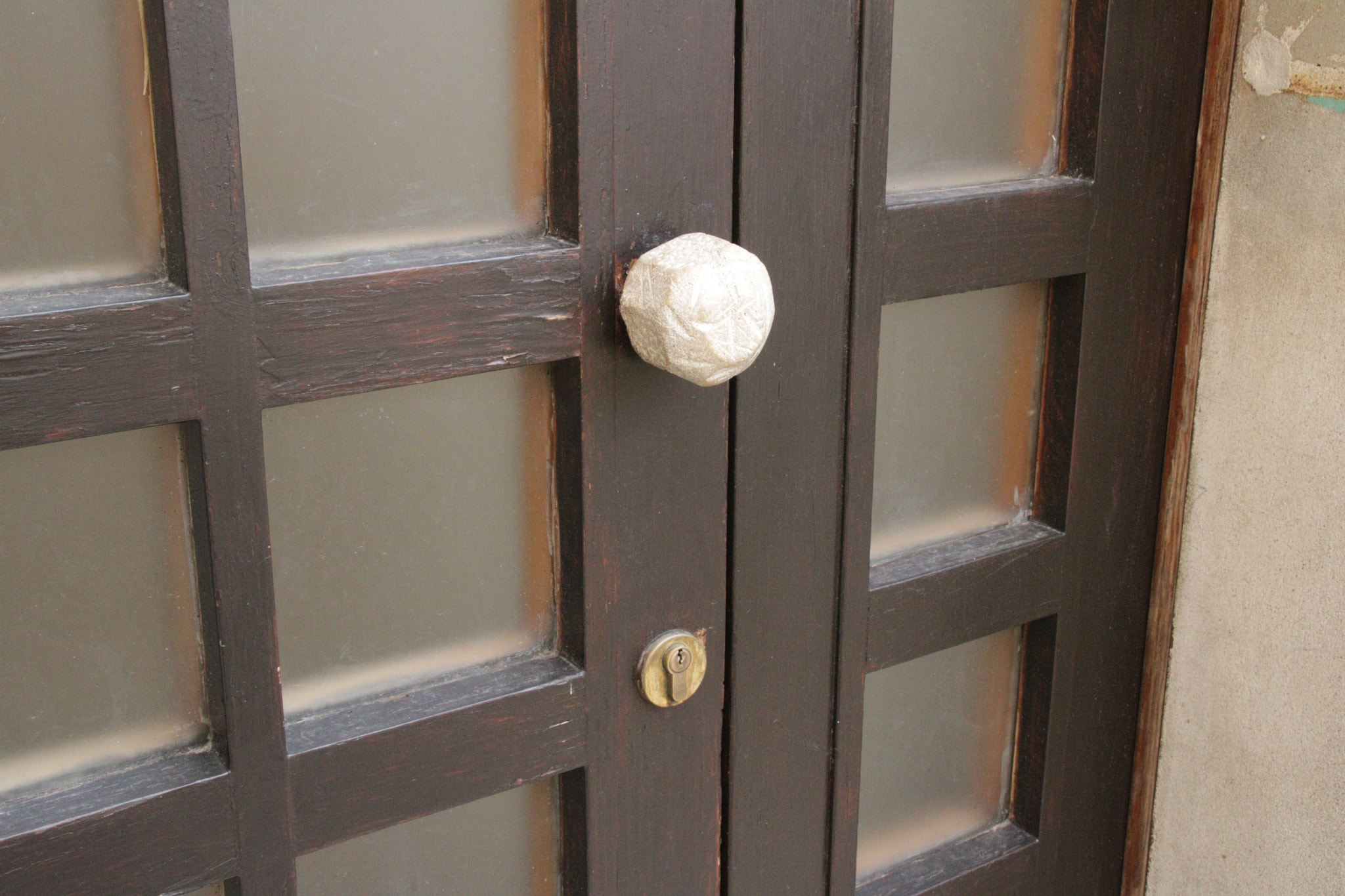Sigma 18-200mm f/3.5-6.3 DC OS sample photo. Limestone doorknob photography