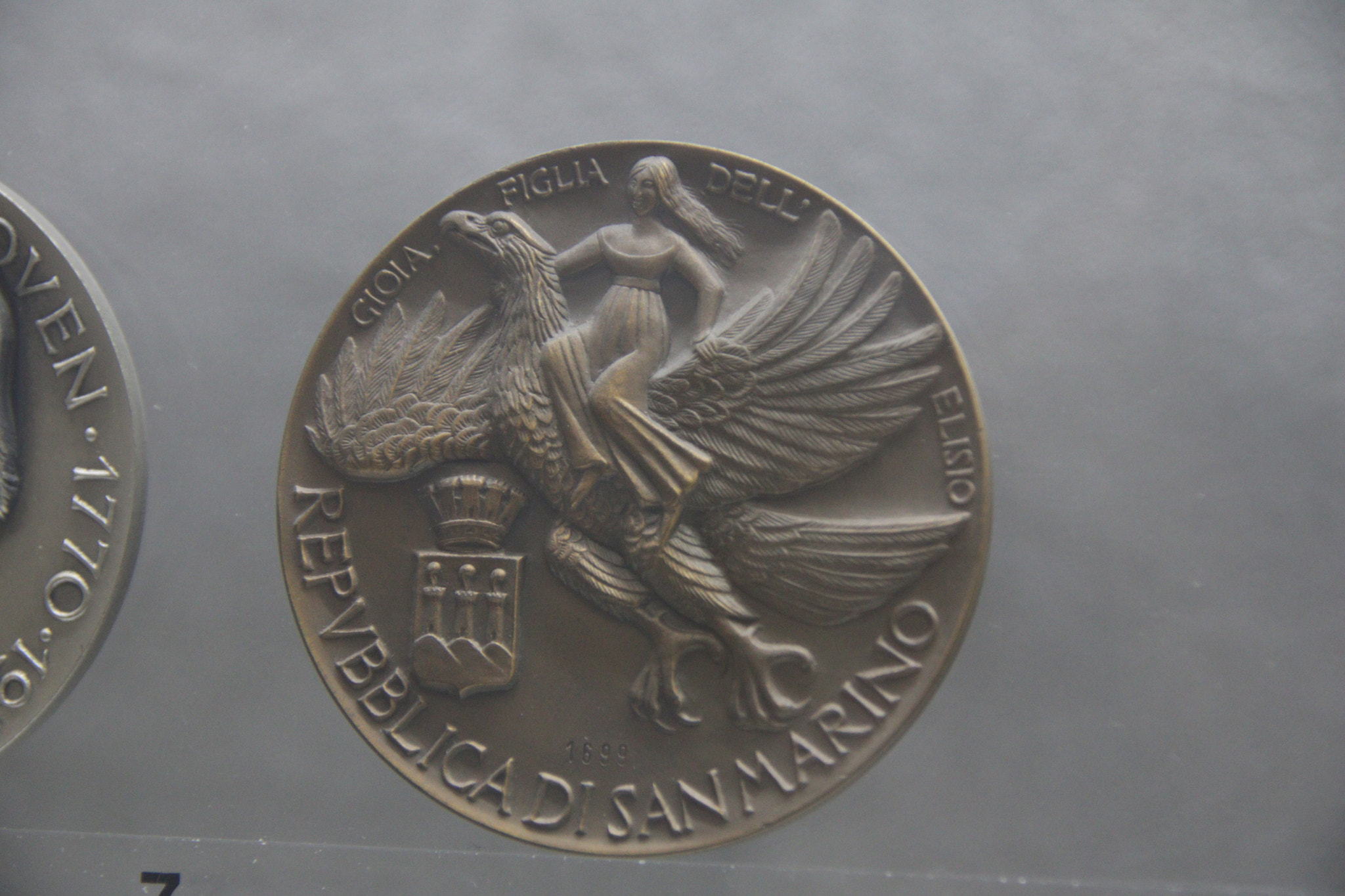 Sigma 18-200mm f/3.5-6.3 DC OS sample photo. Coin of the realm photography