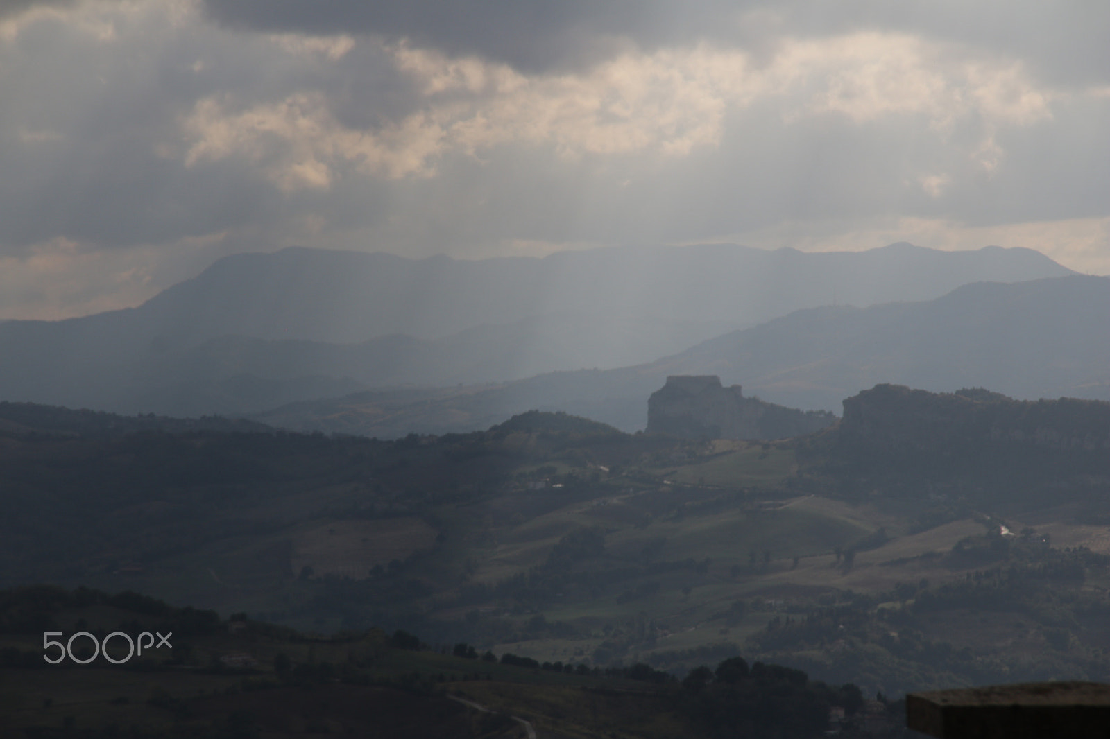 Canon EOS 760D (EOS Rebel T6s / EOS 8000D) + Sigma 18-200mm f/3.5-6.3 DC OS sample photo. Afternoon light before rain photography