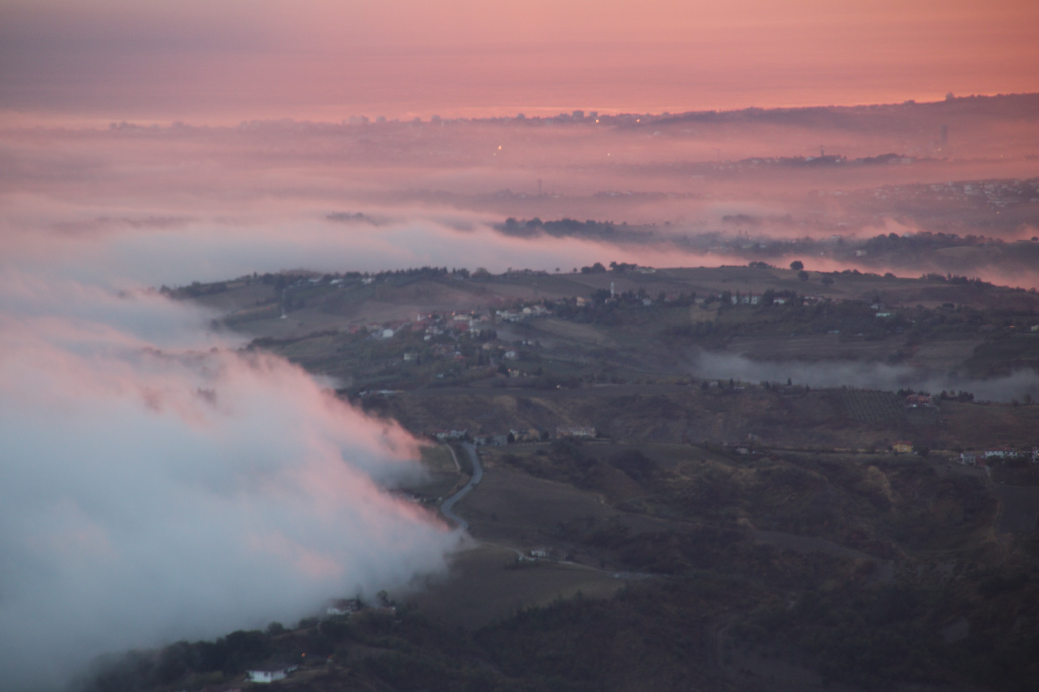 Canon EOS 760D (EOS Rebel T6s / EOS 8000D) + Sigma 18-200mm f/3.5-6.3 DC OS sample photo. Dawn and fog 2 photography