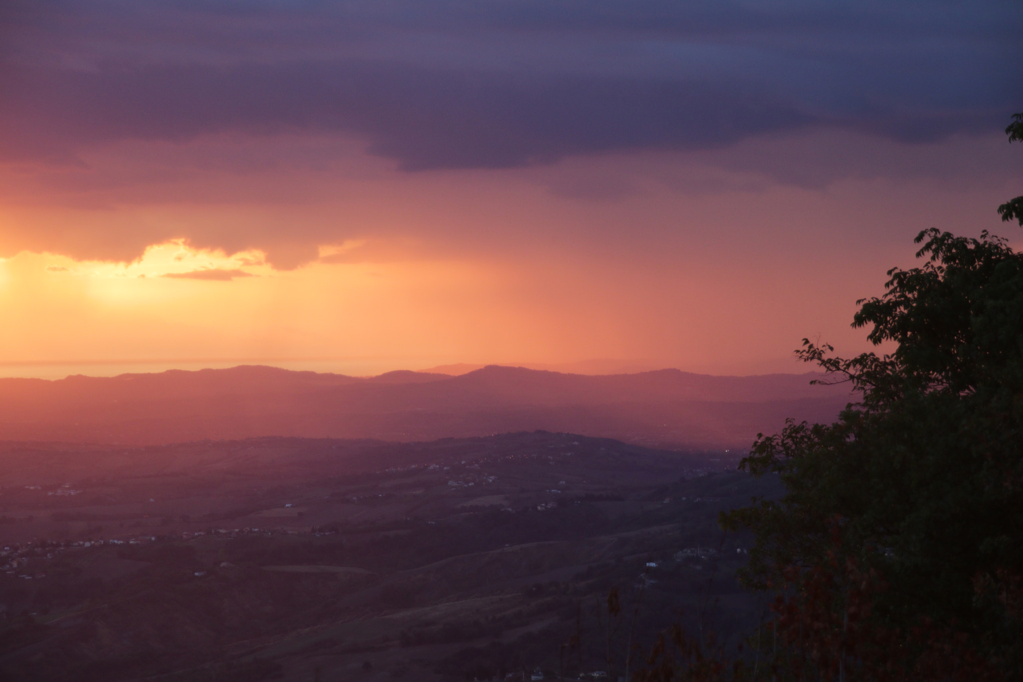 Canon EOS 760D (EOS Rebel T6s / EOS 8000D) + Sigma 18-200mm f/3.5-6.3 DC OS sample photo. Dawn and the rain photography