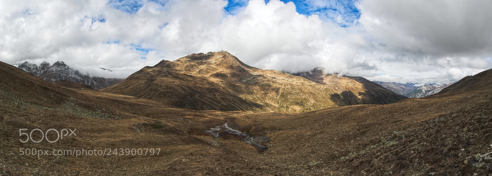 Olympus PEN E-PL5 sample photo. Topped with clouds photography