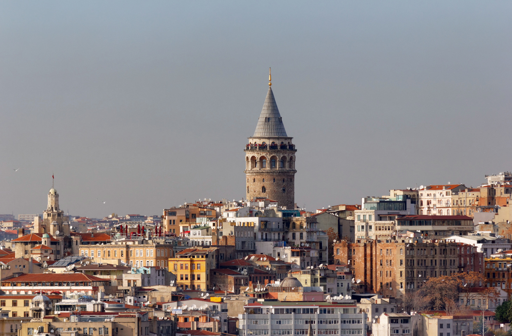 Canon EOS 550D (EOS Rebel T2i / EOS Kiss X4) + Sigma 50-200mm F4-5.6 DC OS HSM sample photo. Istanbul. galata tower photography