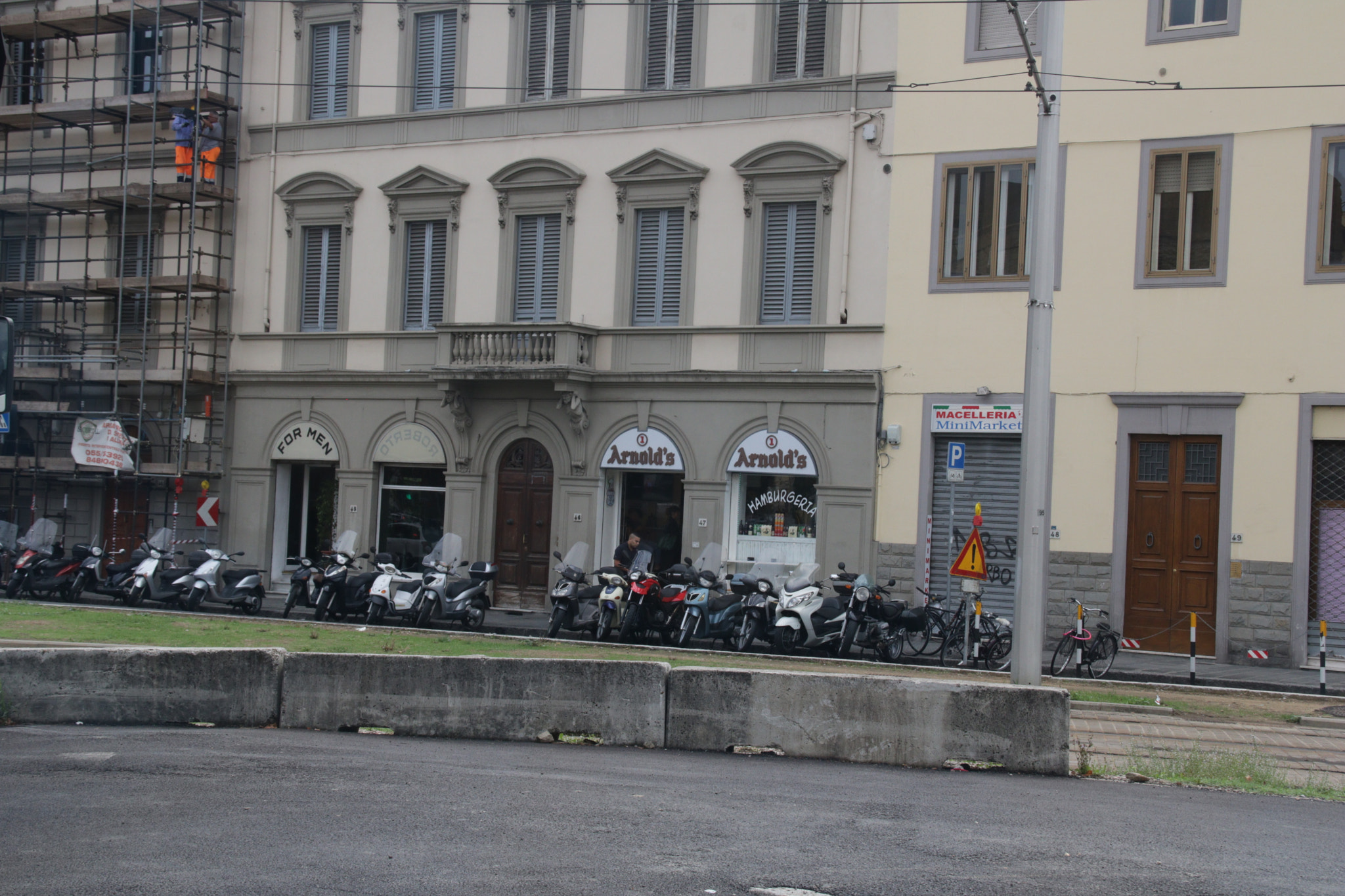 Sigma 18-200mm f/3.5-6.3 DC OS sample photo. The biker bar photography