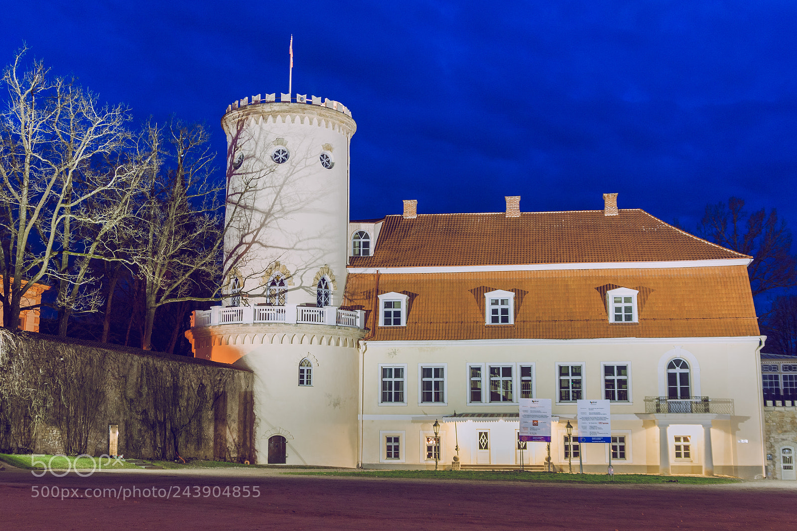 Canon EOS 500D (EOS Rebel T1i / EOS Kiss X3) sample photo. Cesis, latvia, 2016, street view. photography