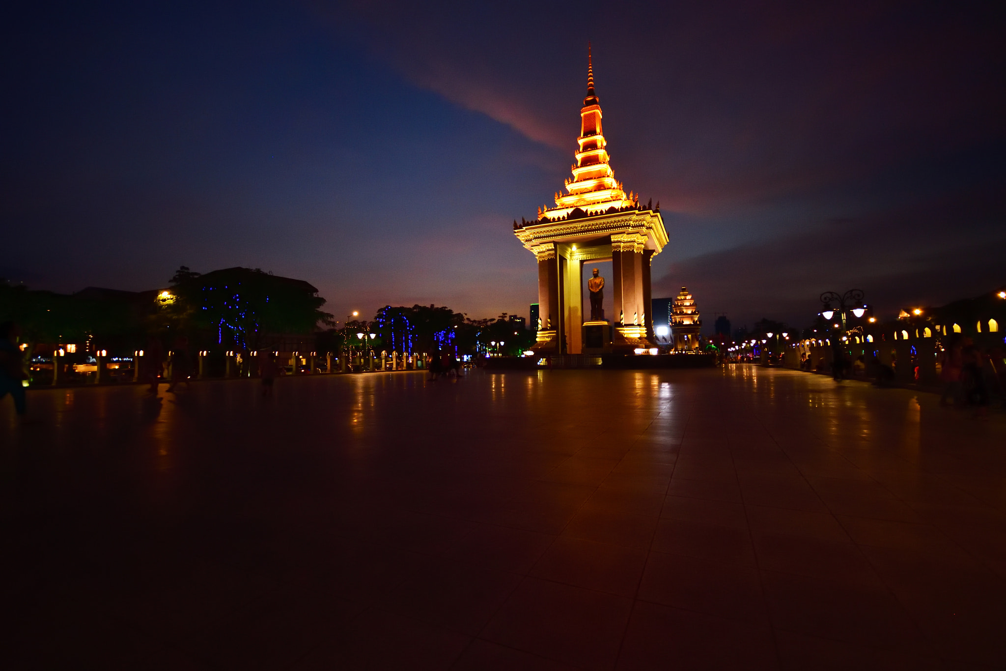 Sigma 10-20mm F4-5.6 EX DC HSM sample photo. Independence monument am abend photography