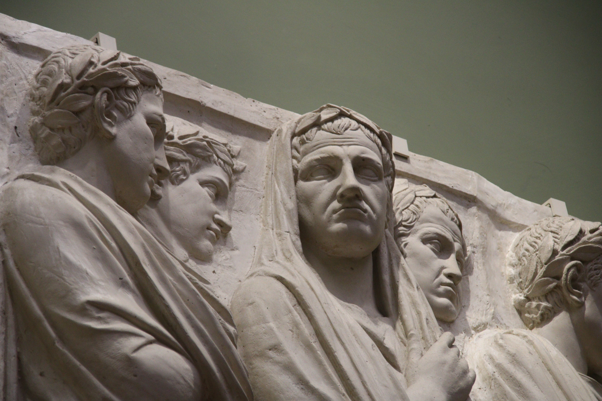 Sigma 18-200mm f/3.5-6.3 DC OS sample photo. A display of roman noses. photography