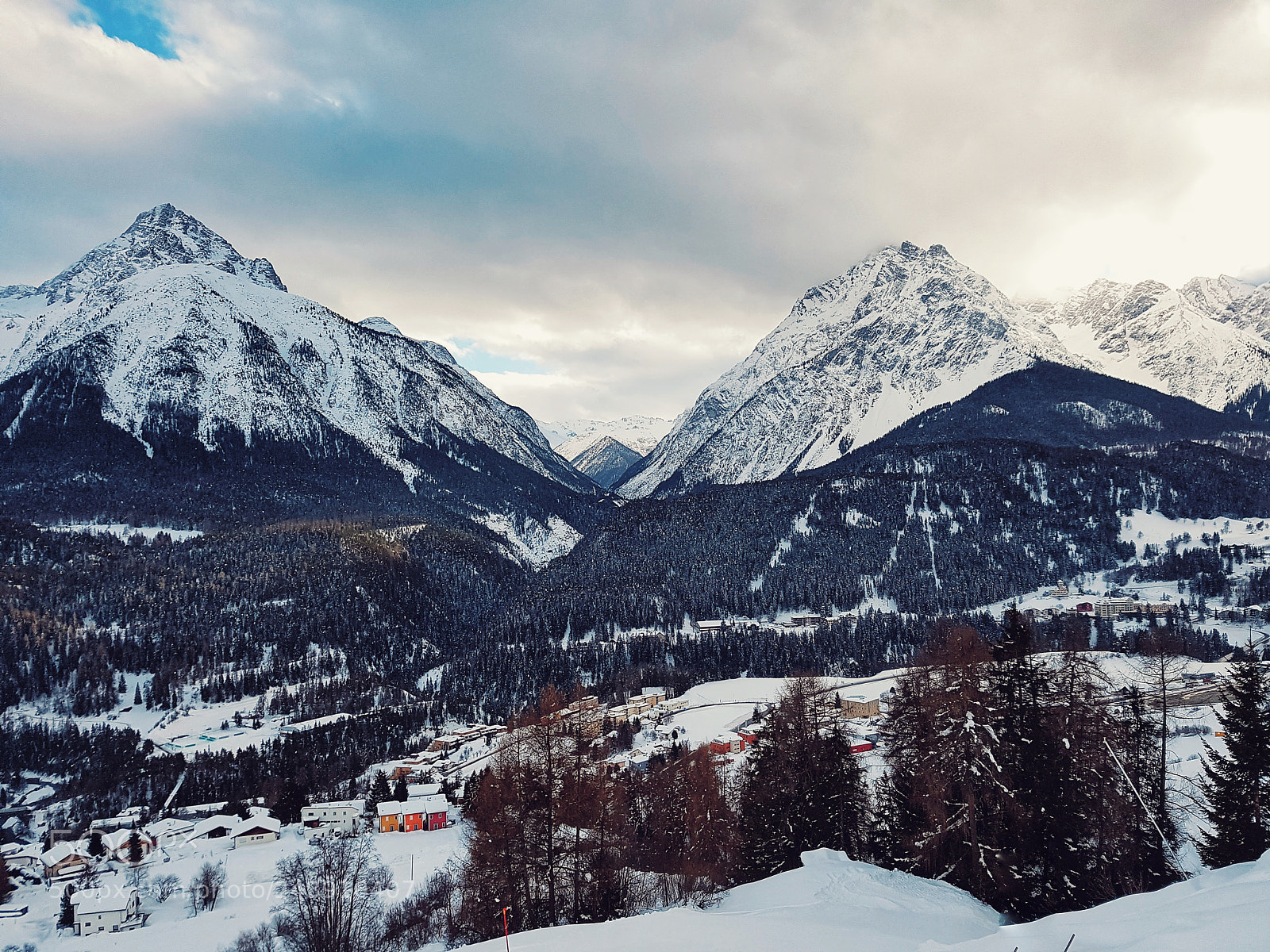 Samsung Galaxy S7 sample photo. View over scuol photography