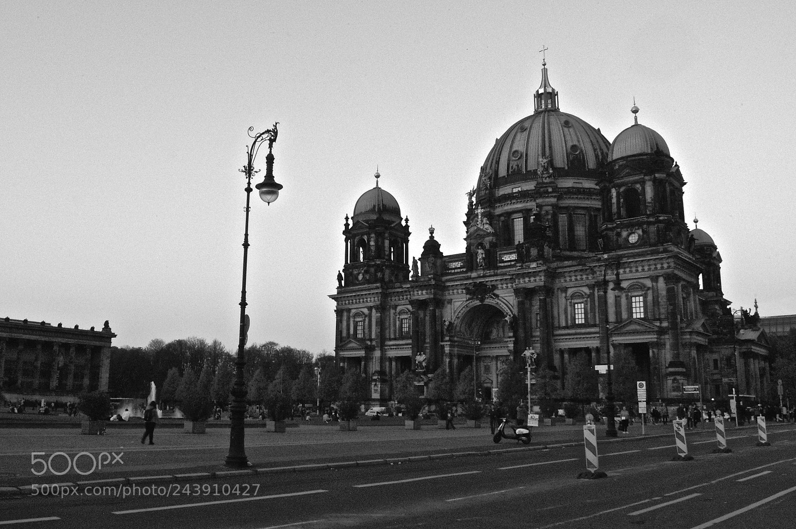 Pentax K100D sample photo. Berlin photography