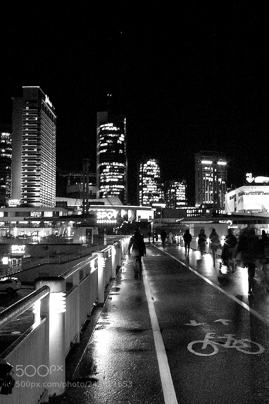 Pentax K100D sample photo. Night life photography
