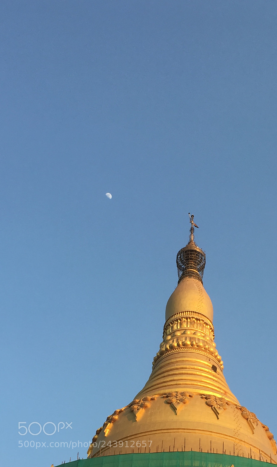 Apple iPhone 6s Plus sample photo. Up in sky photography