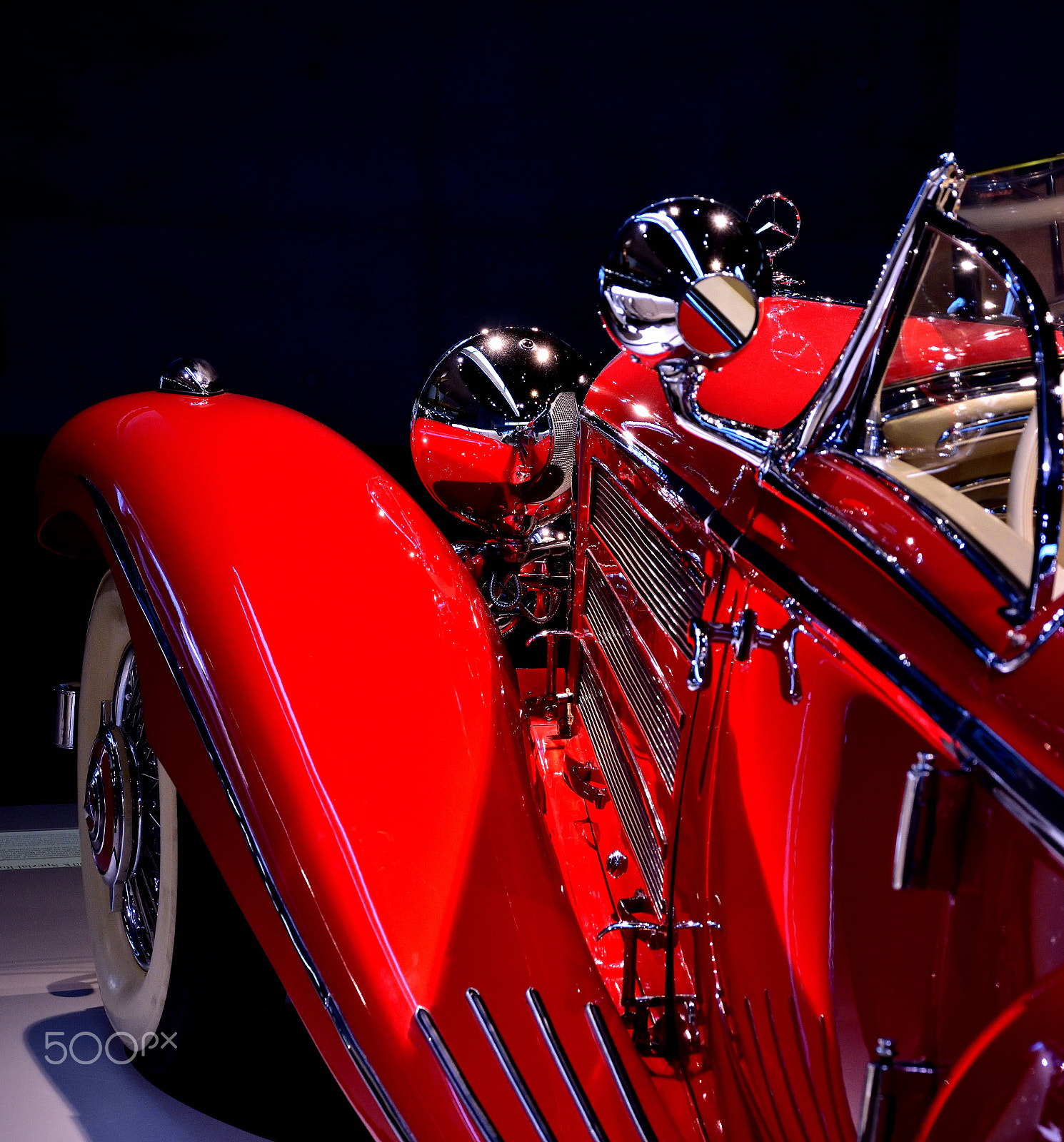 Nikon D5600 + Sigma 24-105mm F4 DG OS HSM Art sample photo. Chrome + red photography