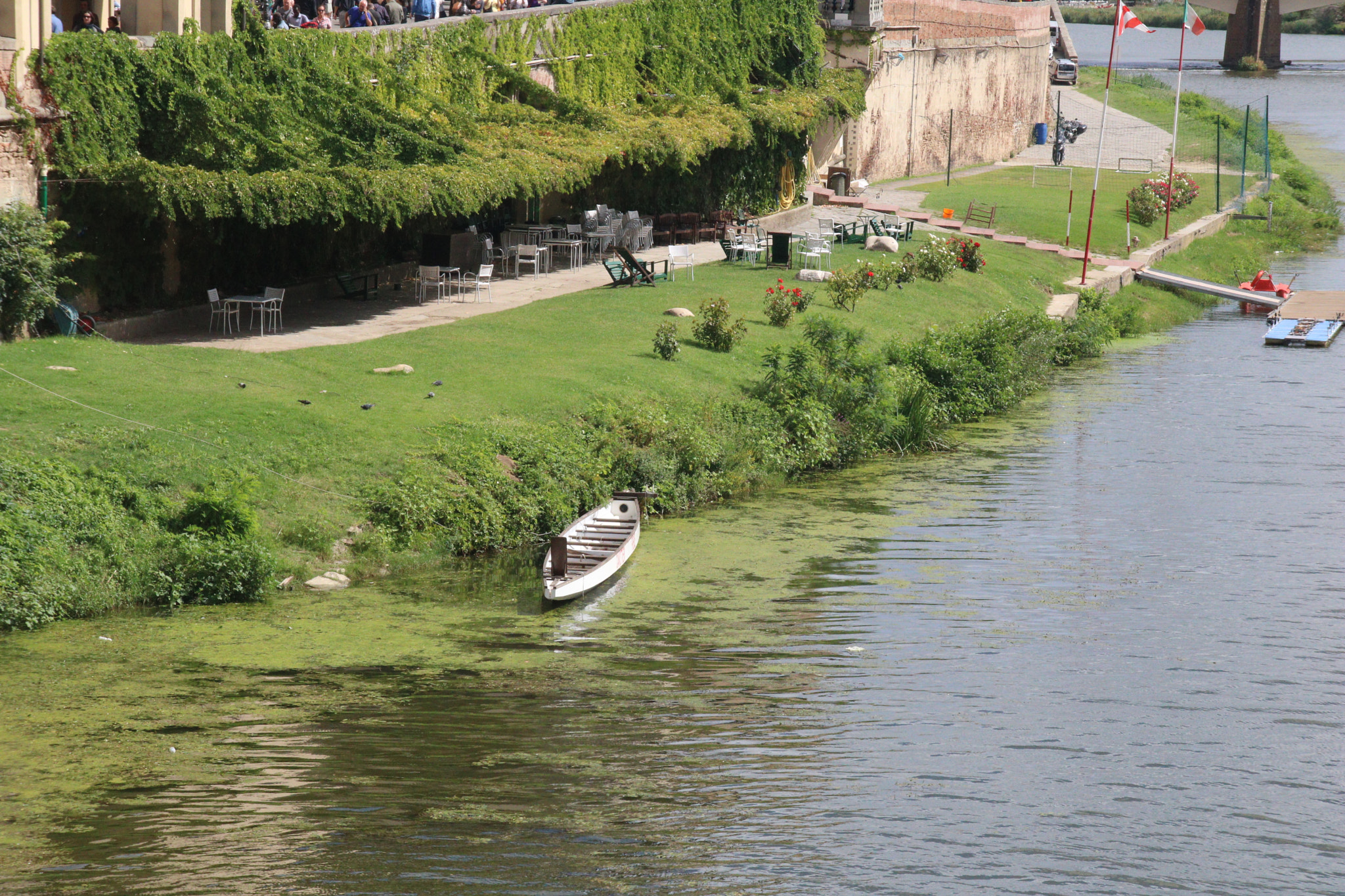 Sigma 18-200mm f/3.5-6.3 DC OS sample photo. A tourist boat gone astray photography