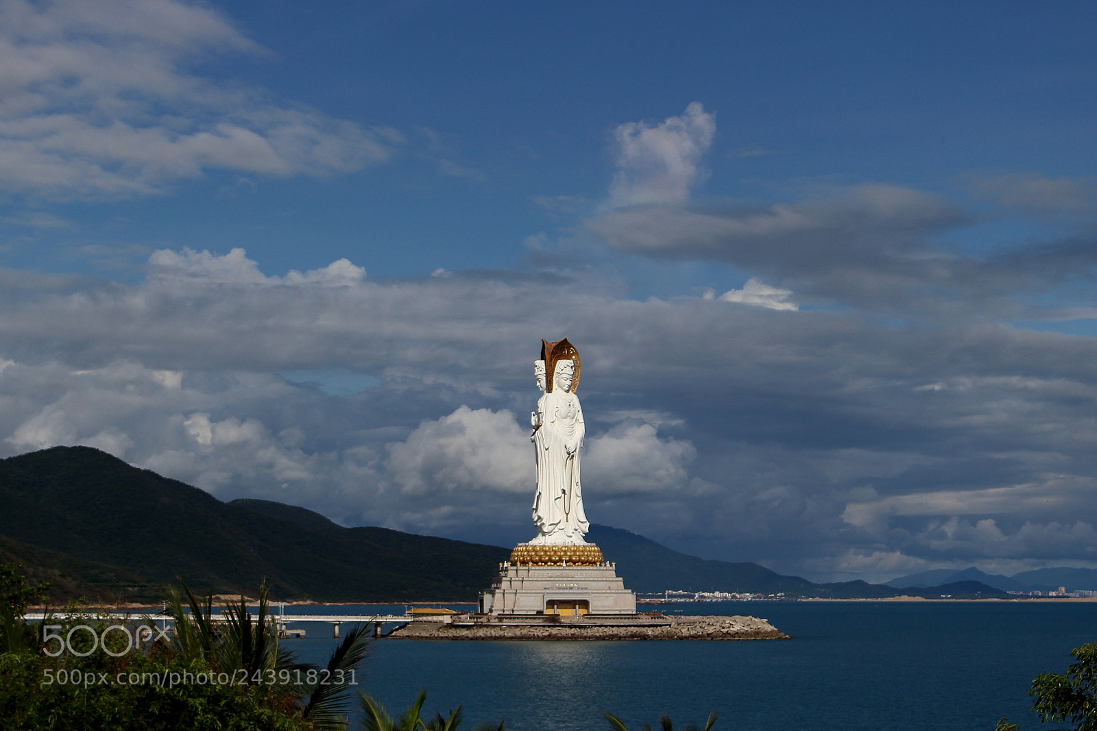 Canon EOS 100D (EOS Rebel SL1 / EOS Kiss X7) sample photo. Landscape with three-faced bodhisattva photography