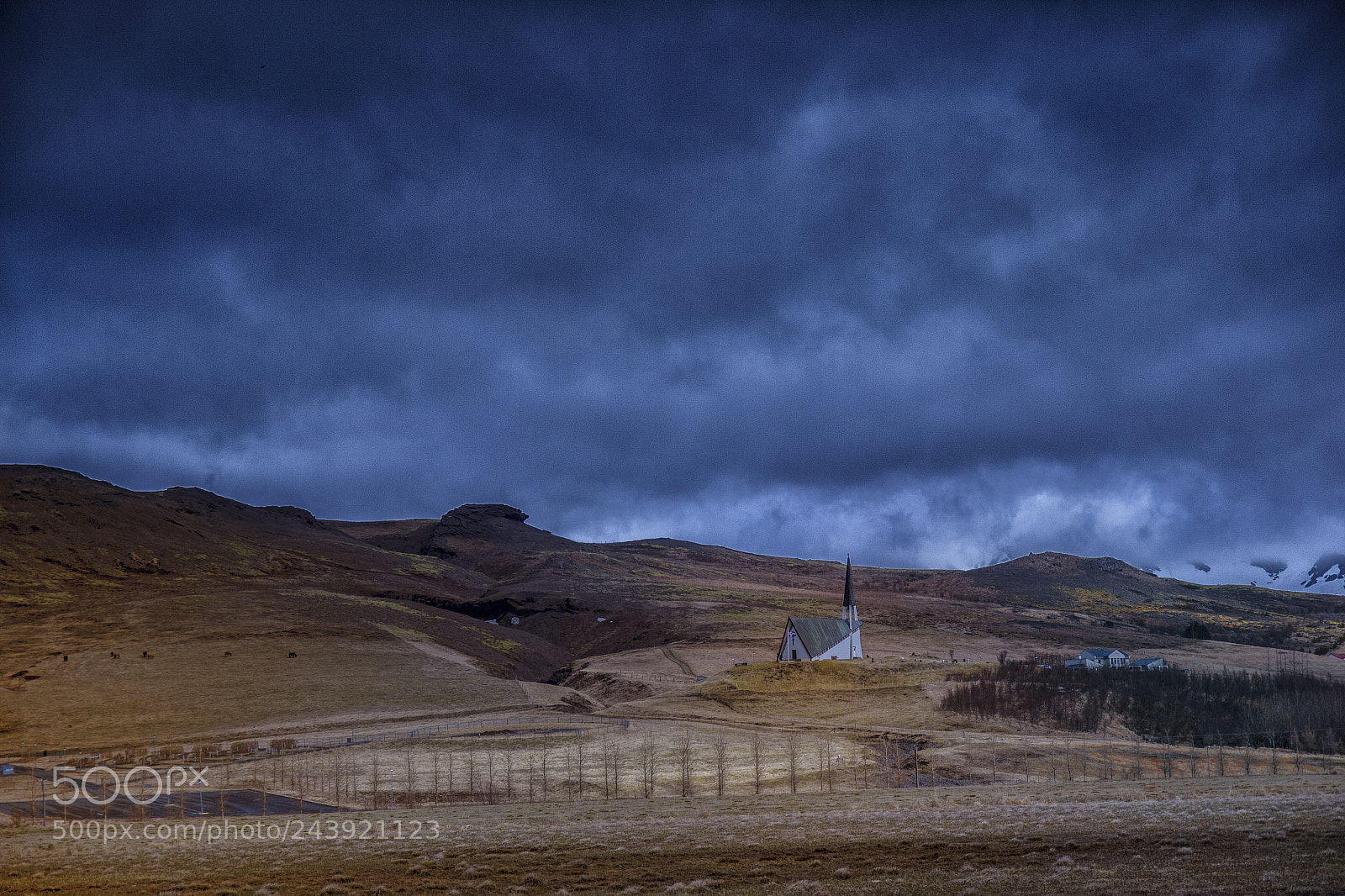 Canon EOS 600D (Rebel EOS T3i / EOS Kiss X5) sample photo. Icelandic church photography