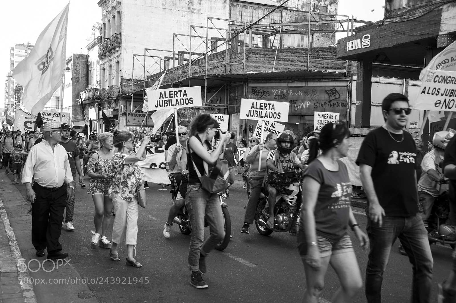 Nikon D90 sample photo. Manifestación popular photography