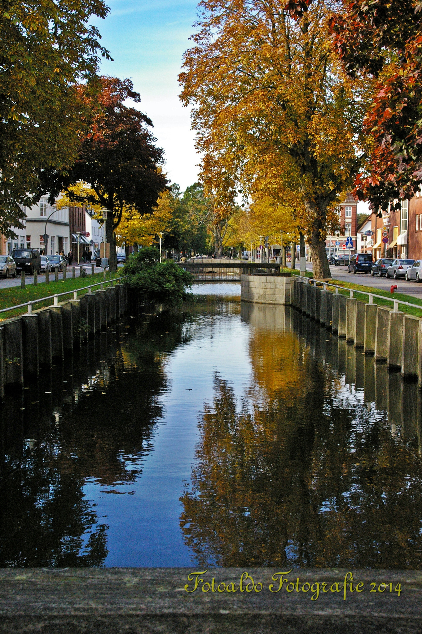 Pentax *ist DS + Sigma 18-200mm F3.5-6.3 DC sample photo. Stadtkanal photography