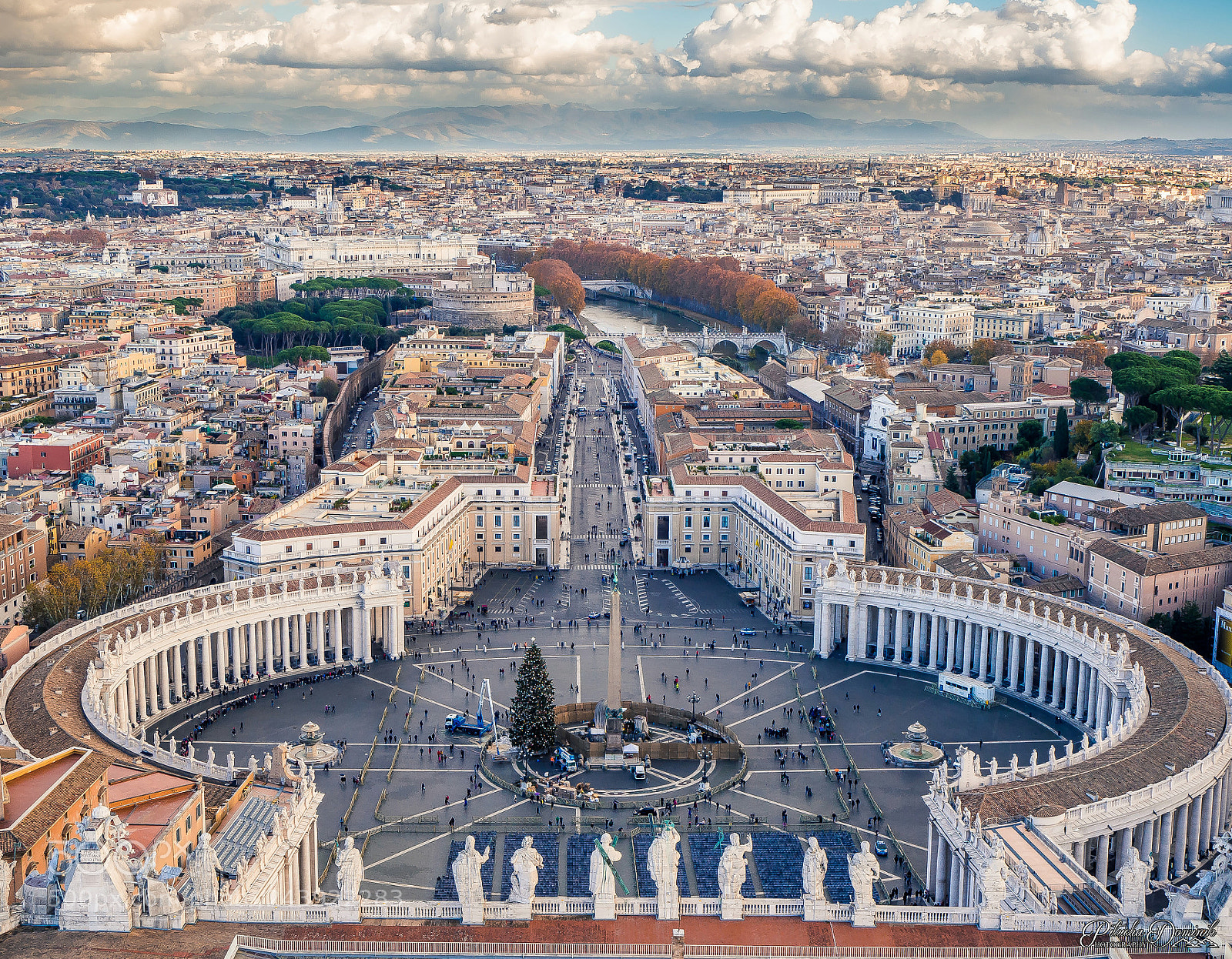 Olympus OM-D E-M10 II sample photo. Piazza san pietro vatican photography