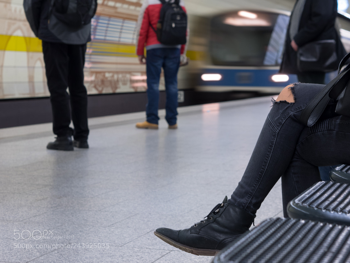 Olympus OM-D E-M1 sample photo. The underground knee photography