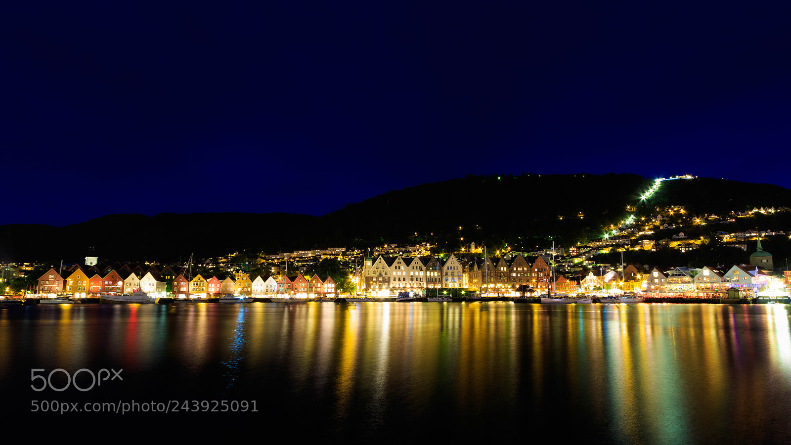 Canon EOS 7D Mark II sample photo. Bryggen photography