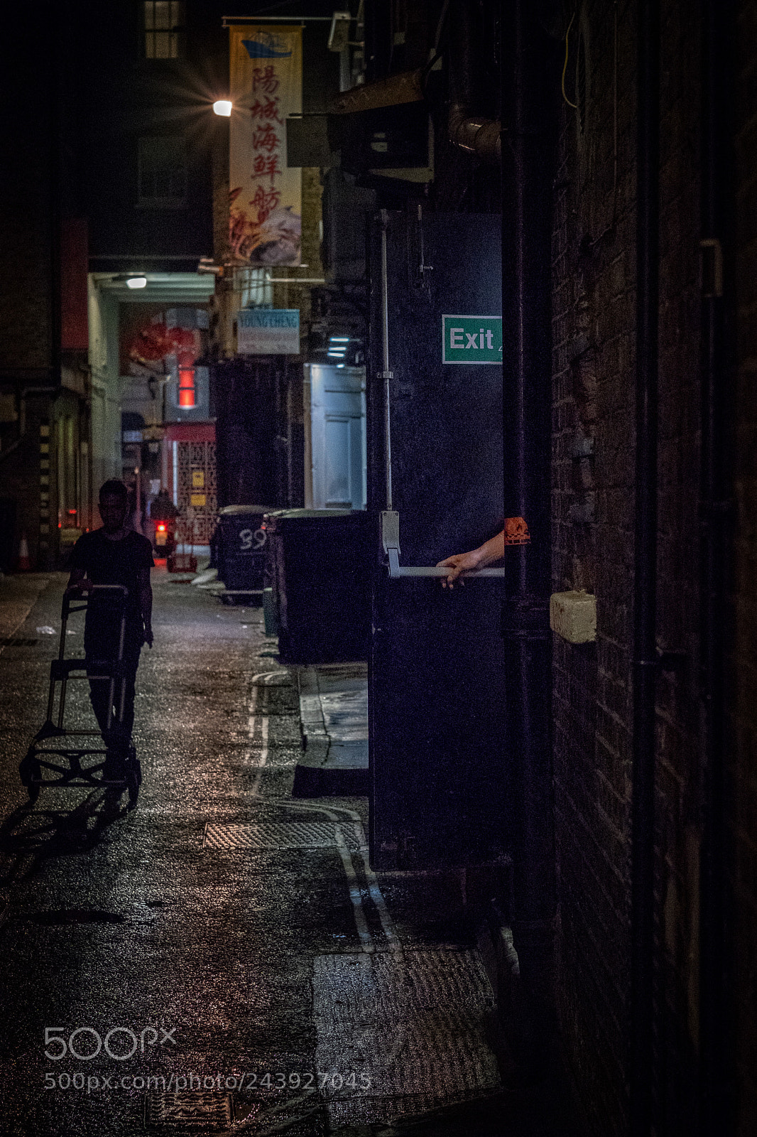 Fujifilm X-T2 sample photo. Exit photography