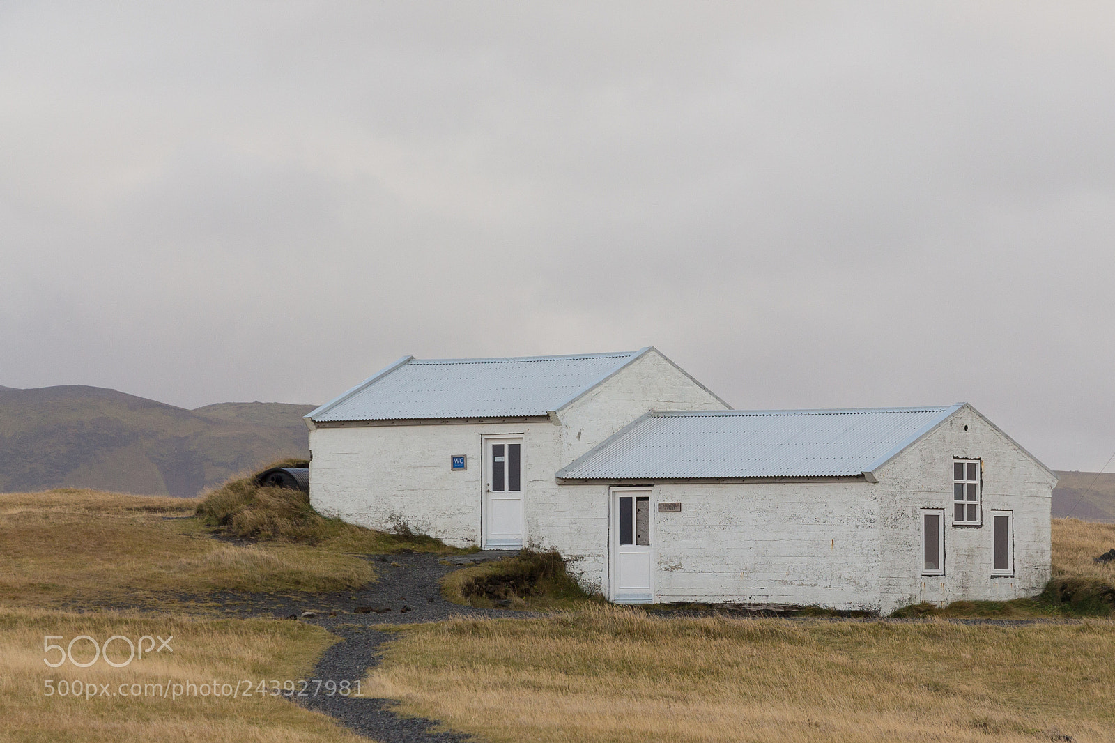 Canon EOS 700D (EOS Rebel T5i / EOS Kiss X7i) sample photo. Two houses at the photography