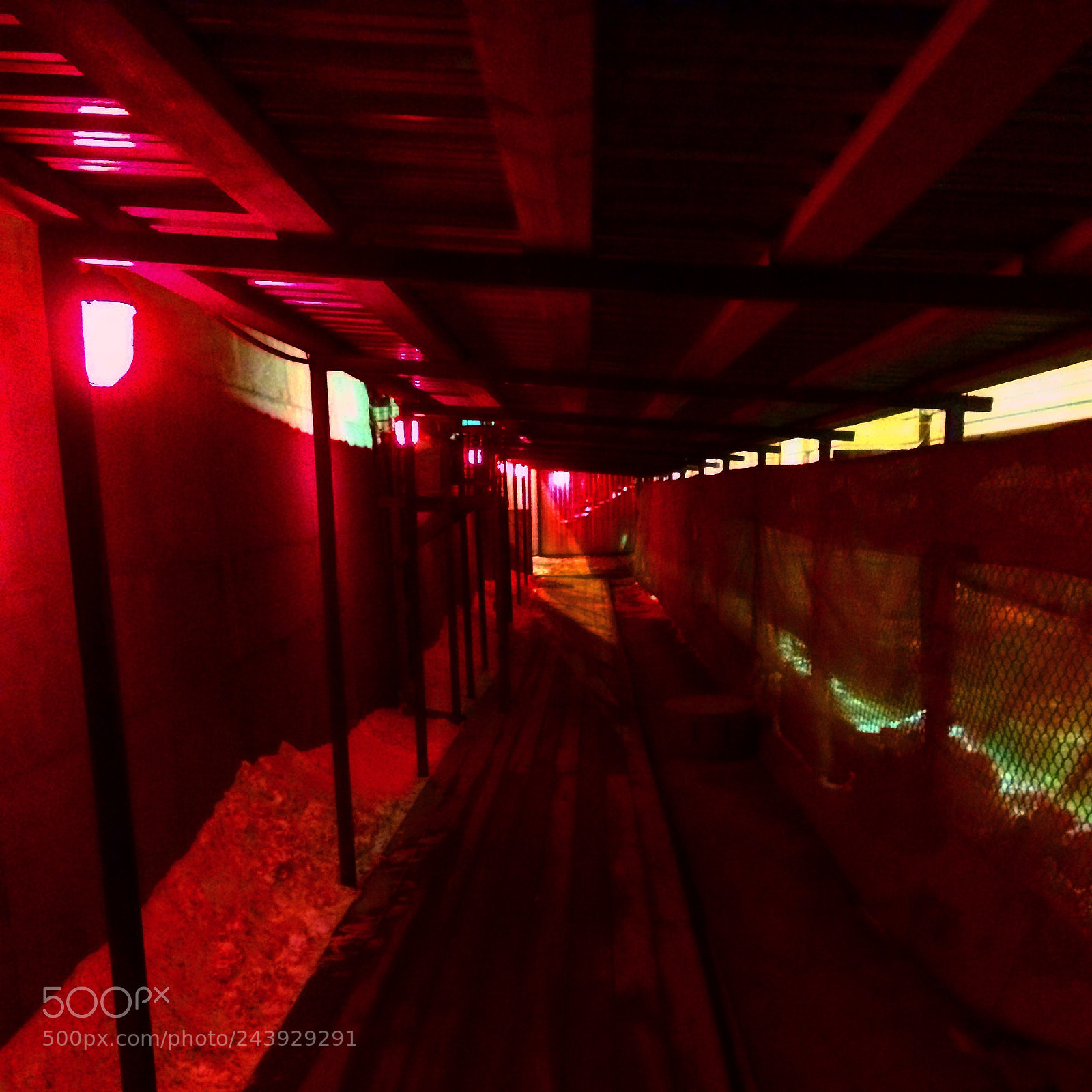 Apple iPhone 5s sample photo. Red light gate photography