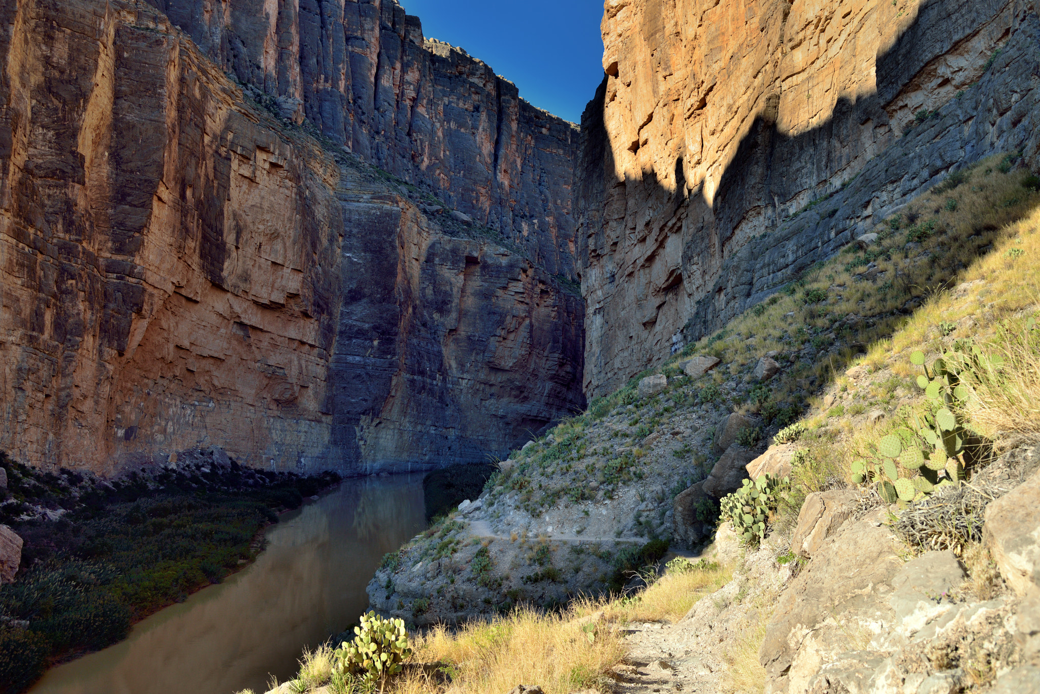 Nikon AF-S Nikkor 24-120mm F4G ED VR sample photo. A walk into the santa elena canyon... photography