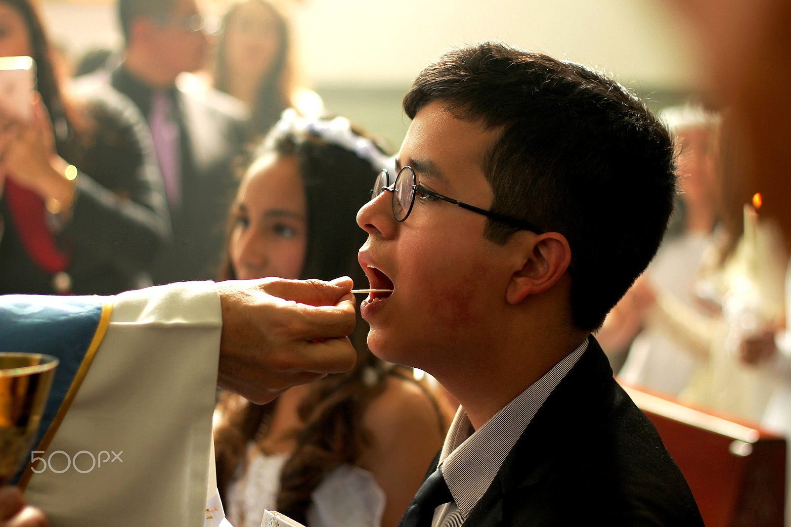 Canon EOS 1100D (EOS Rebel T3 / EOS Kiss X50) sample photo. Catholic faith is characteristic of the colombian photography