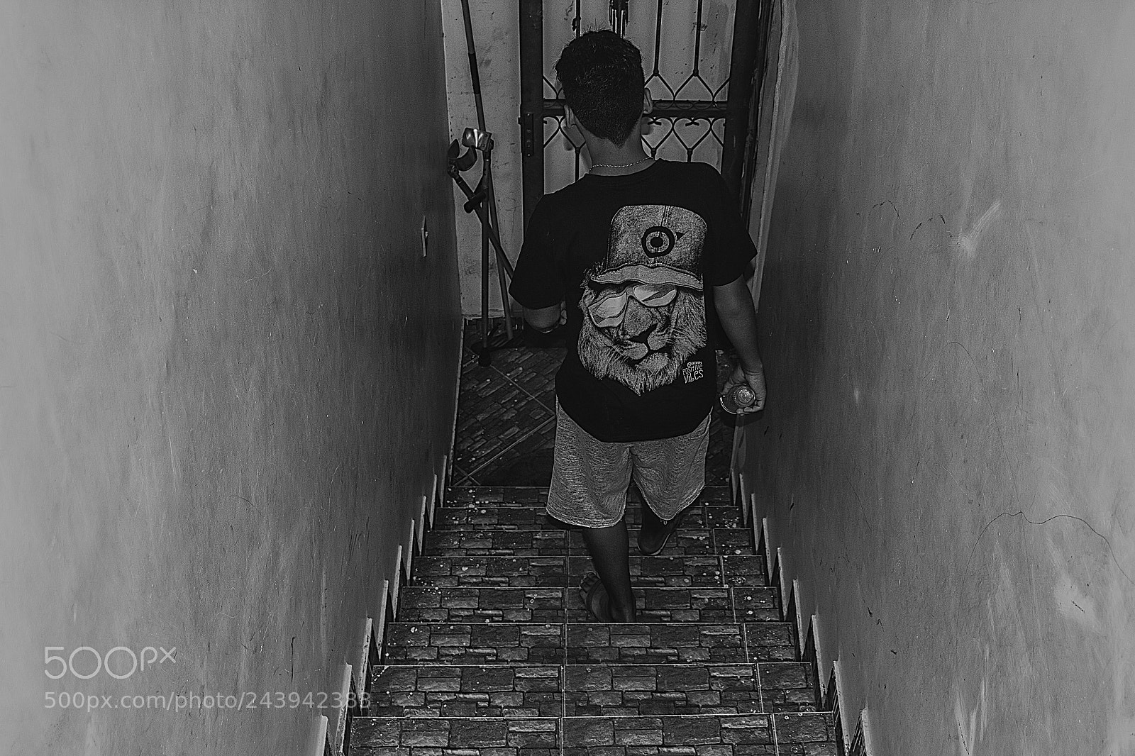Canon EOS 700D (EOS Rebel T5i / EOS Kiss X7i) sample photo. Going down the stairs photography