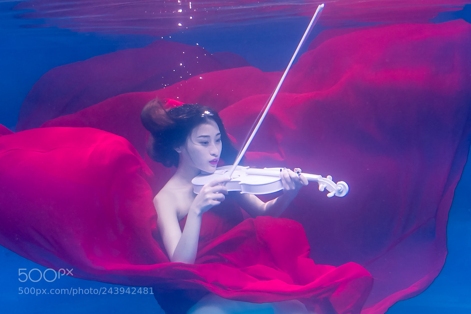 Panasonic Lumix DMC-GX7 sample photo. Lovely mermaid underwater bride photography