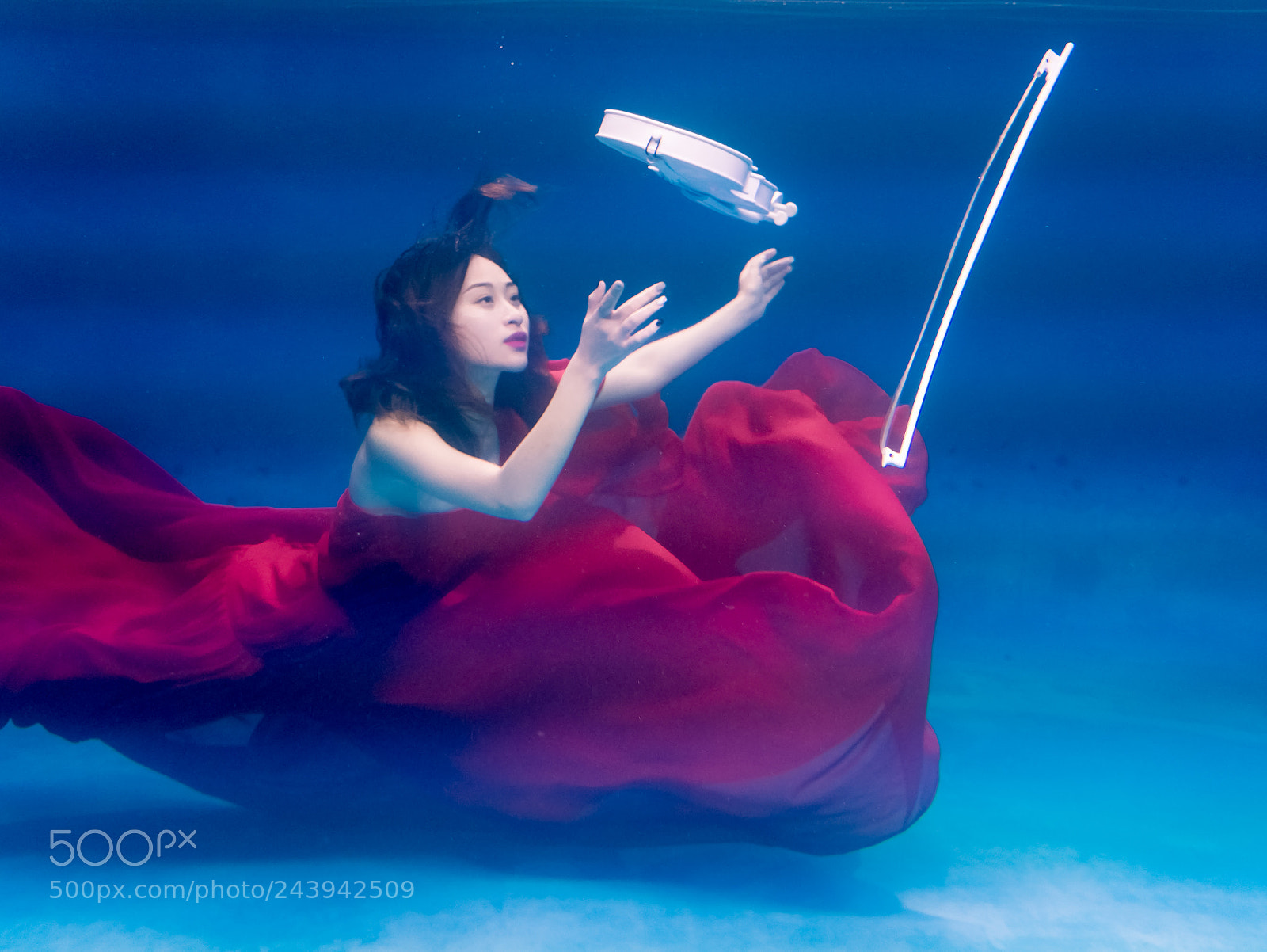 Panasonic Lumix DMC-GX7 sample photo. Lovely mermaid underwater bride photography