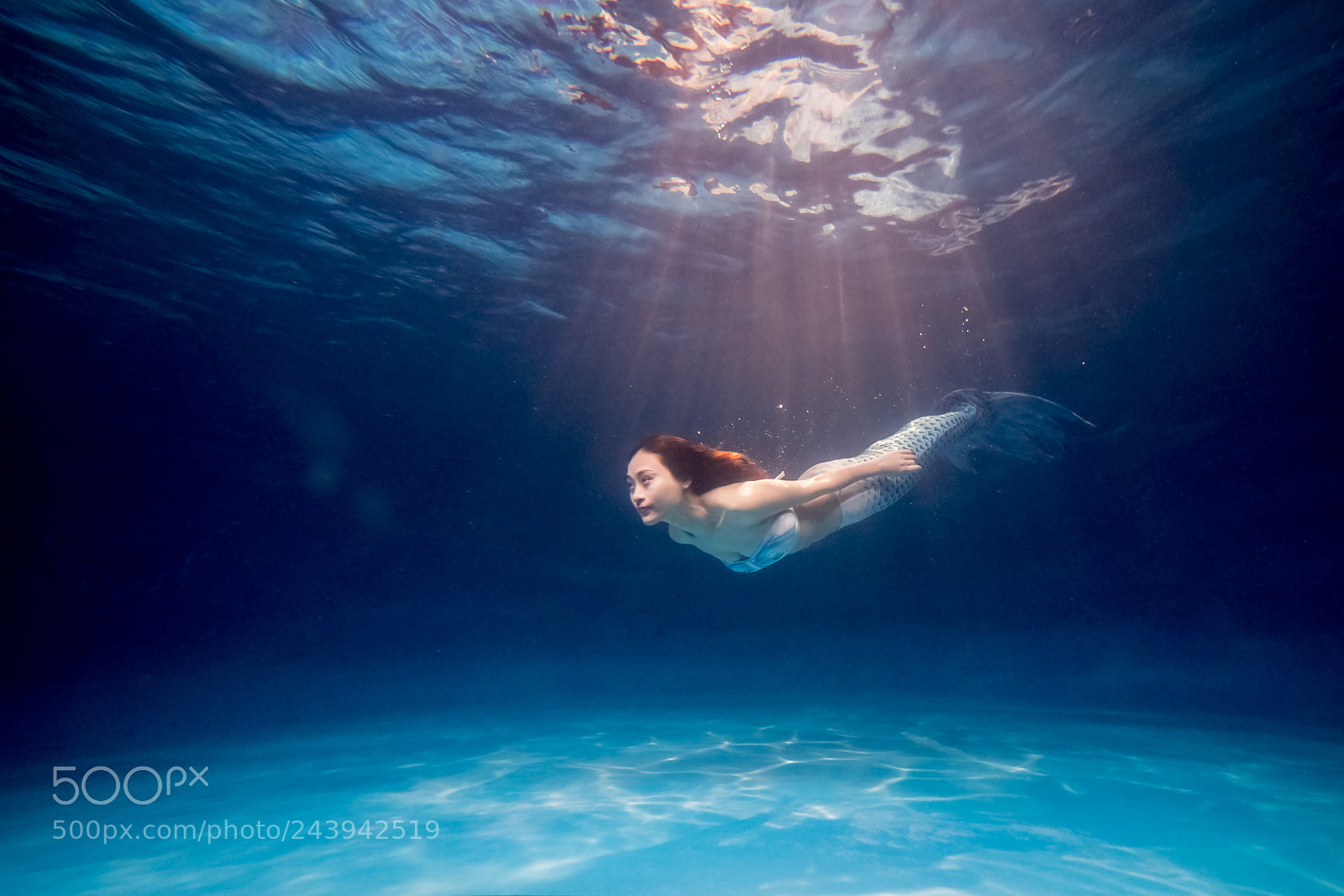 Olympus OM-D E-M1 Mark II sample photo. Lovely mermaid underwater bride photography