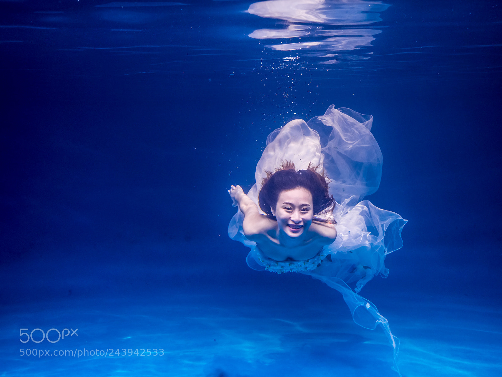 Olympus OM-D E-M1 Mark II sample photo. Lovely mermaid underwater bride photography