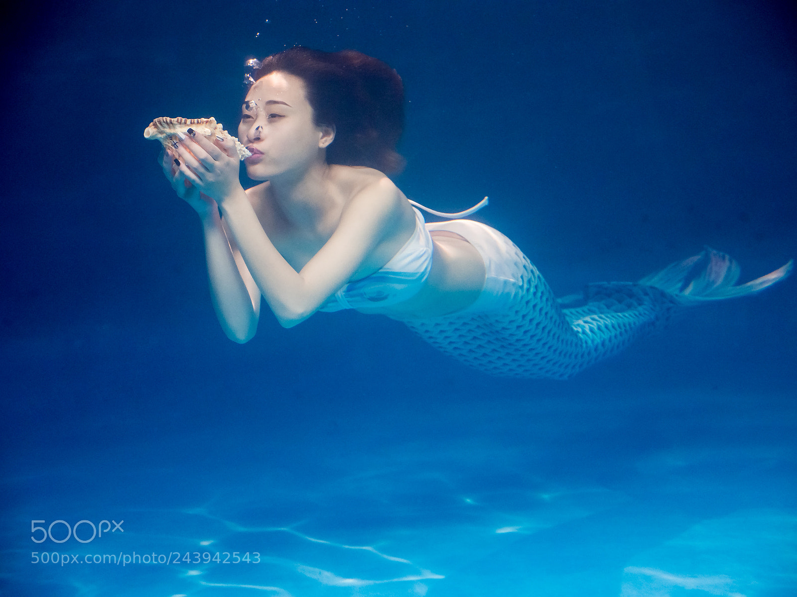 Olympus OM-D E-M1 Mark II sample photo. Lovely mermaid underwater bride photography