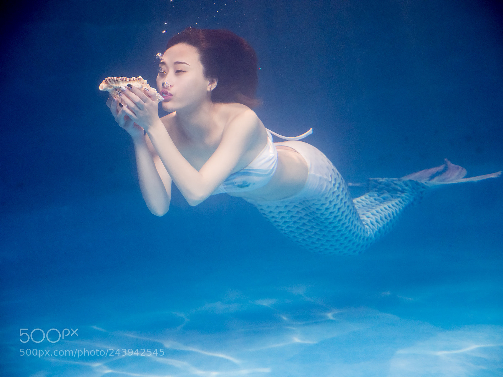 Olympus OM-D E-M1 Mark II sample photo. Lovely mermaid underwater bride photography