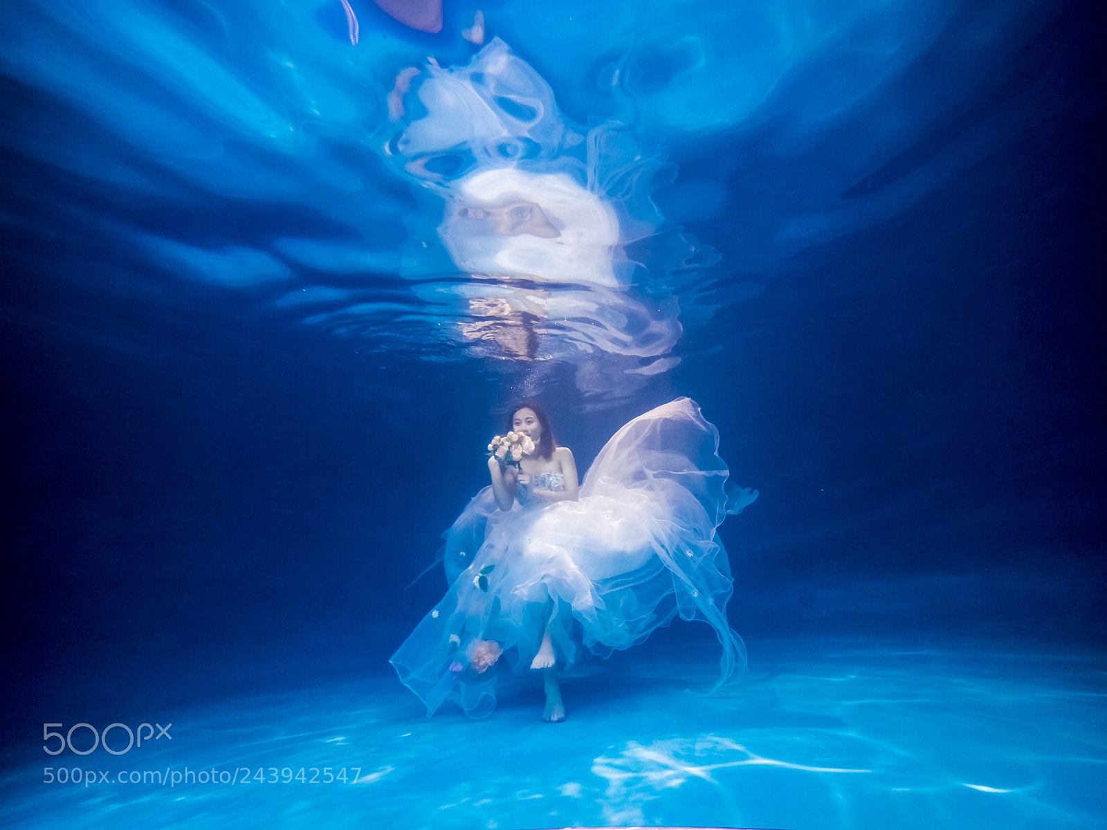 Olympus OM-D E-M1 Mark II sample photo. Lovely mermaid underwater bride photography
