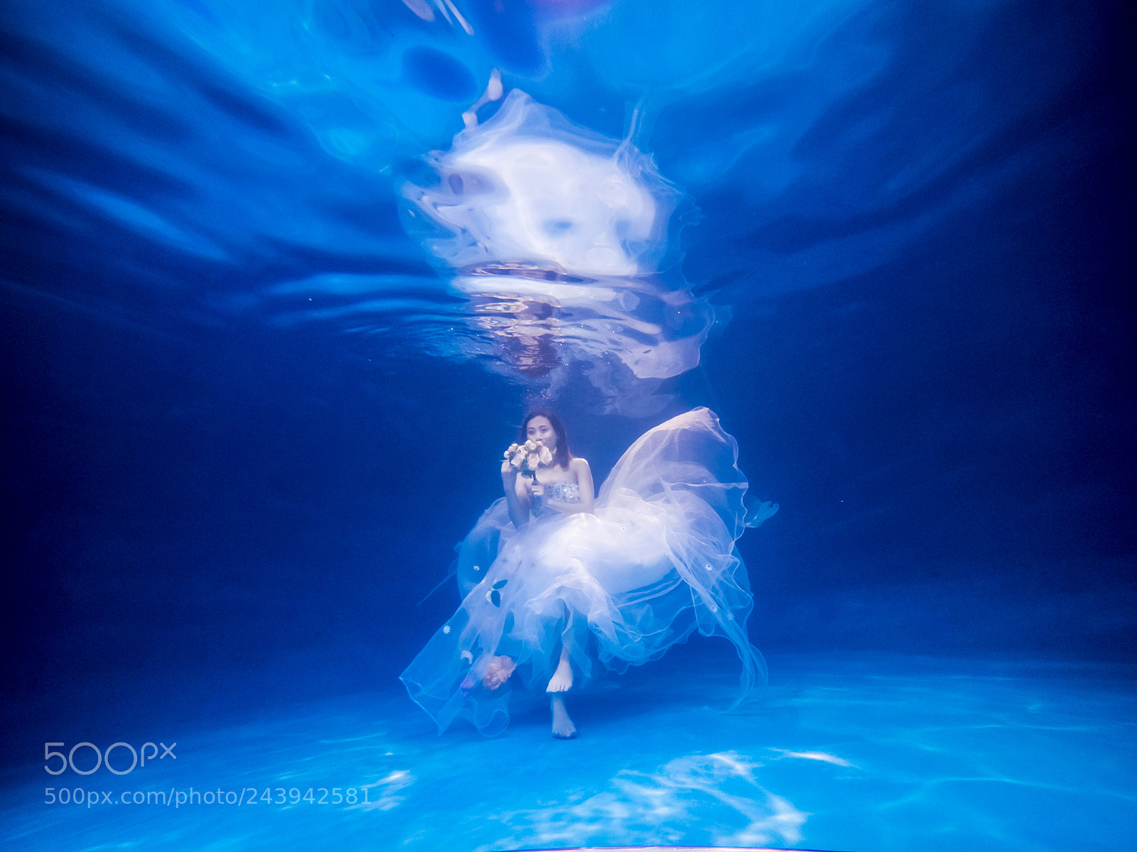Olympus OM-D E-M1 Mark II sample photo. Lovely mermaid underwater bride photography