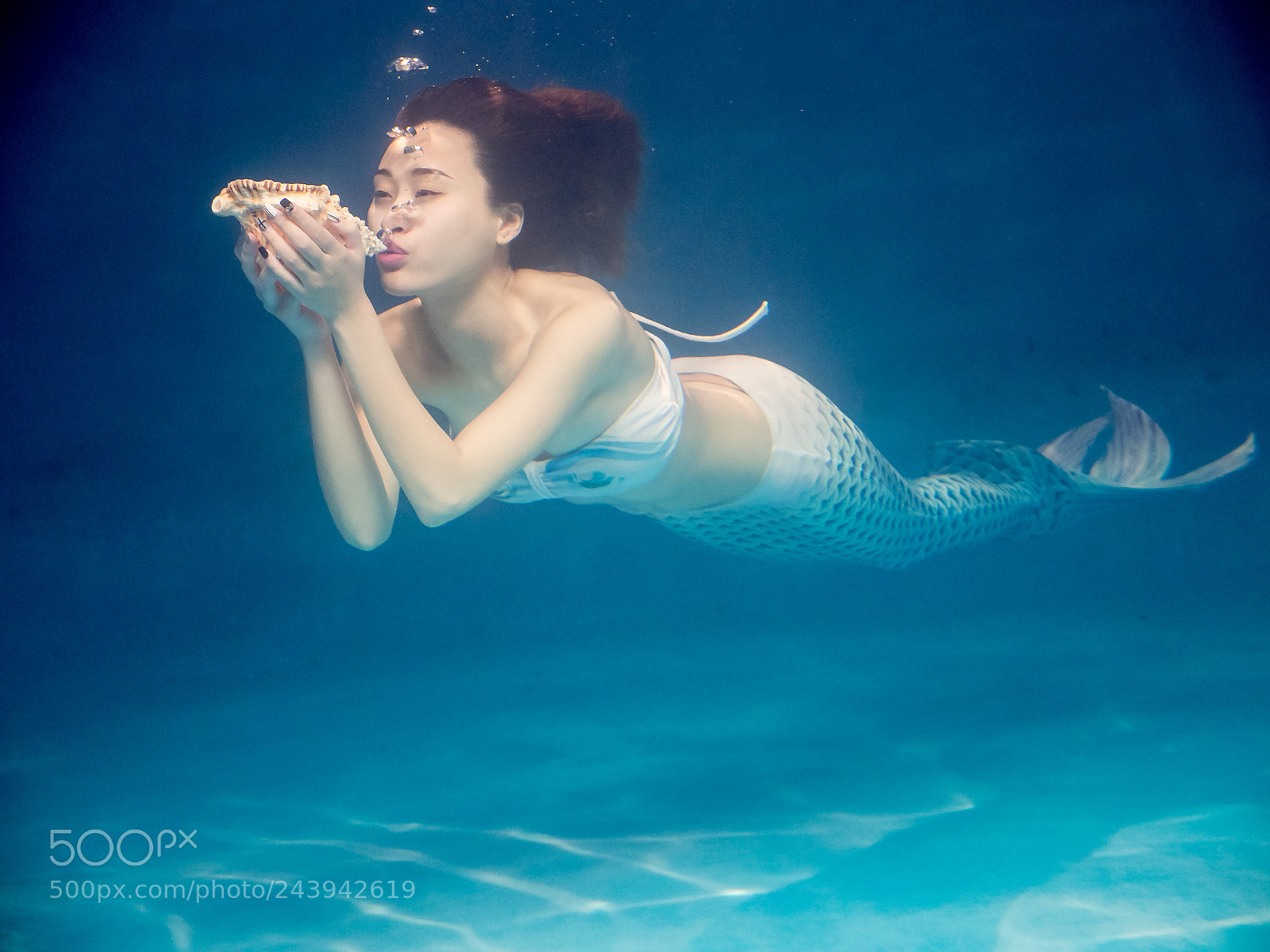 Olympus OM-D E-M1 Mark II sample photo. Lovely mermaid underwater bride photography
