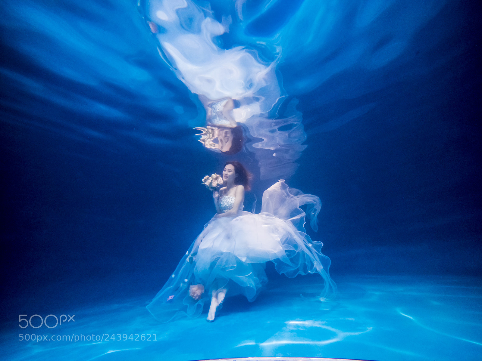 Olympus OM-D E-M1 Mark II sample photo. Lovely mermaid underwater bride photography